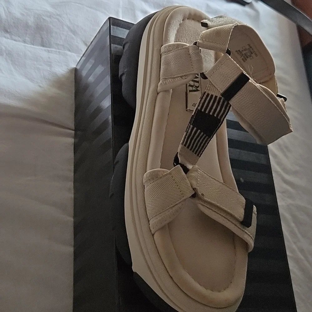 Zara Cream and Black Platform Sandals - Picture 2 of 5